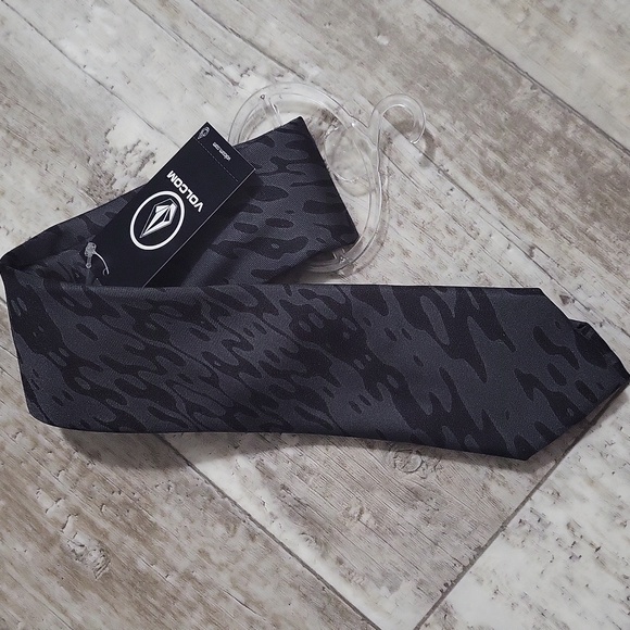 Volcom Neck Tie - Picture 1 of 9